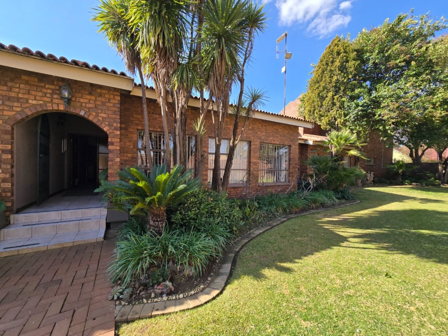 8 Bedroom Property for Sale in Grimbeeck Park North West